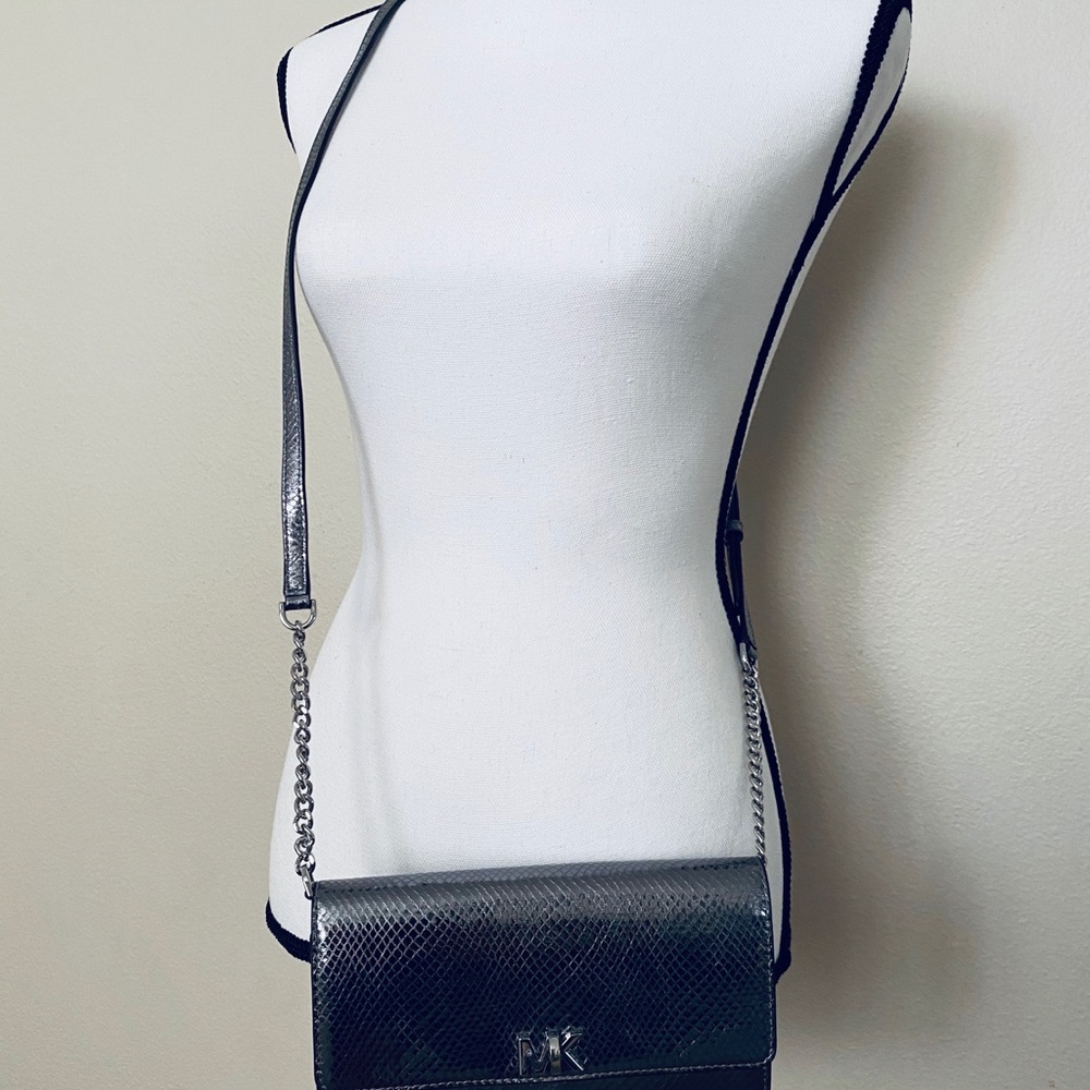 💜Michael Kors Mott Metallic Leather Crossbody💜 - Picture 4 of 10